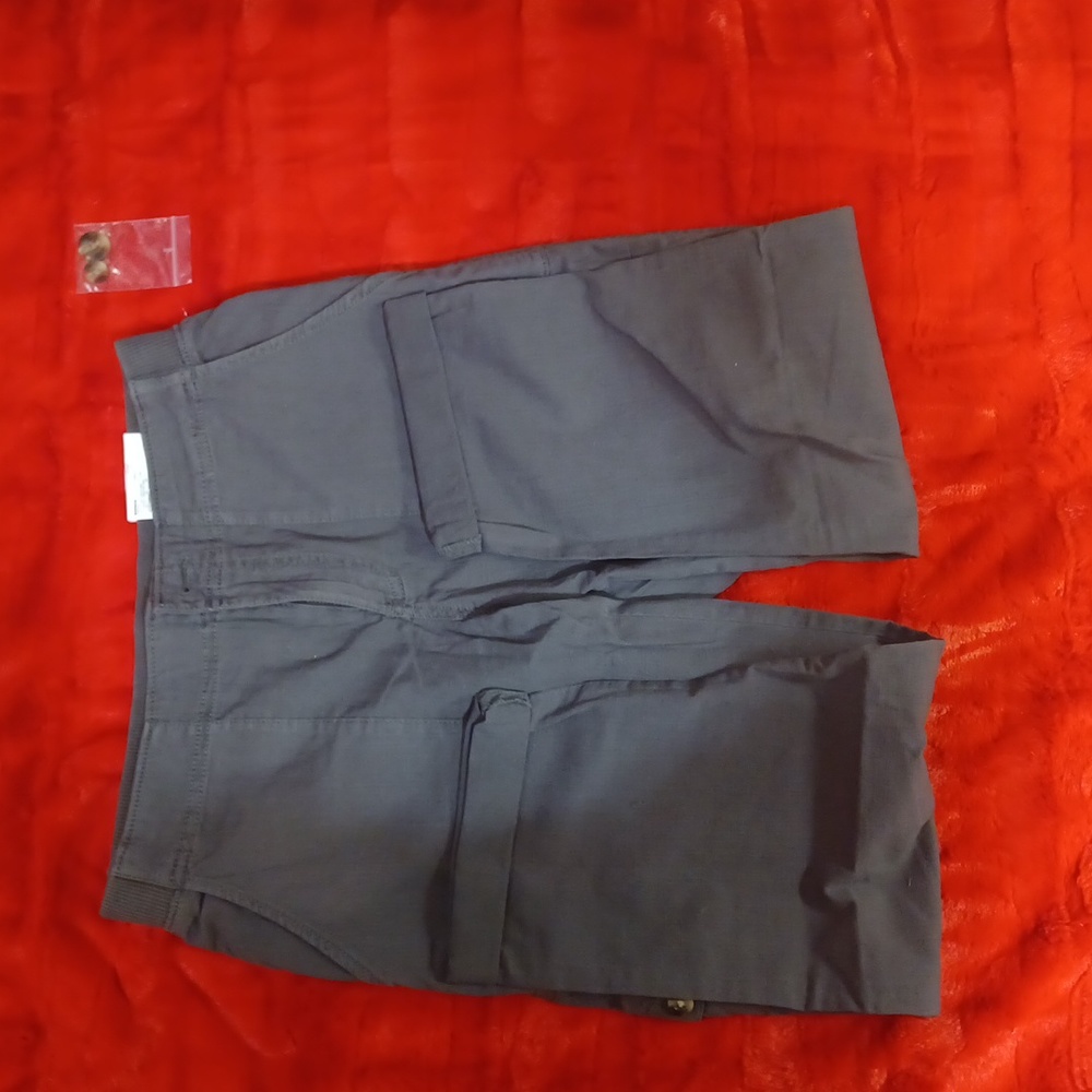 Capri pants‎